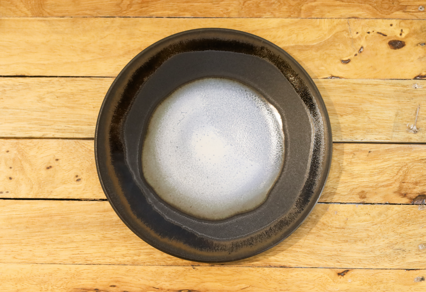 Tahong (black, white, brown plate)